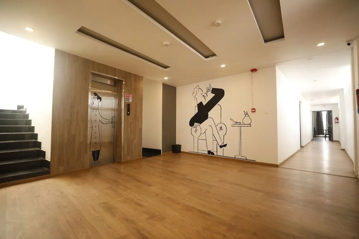 Room 9 of 27