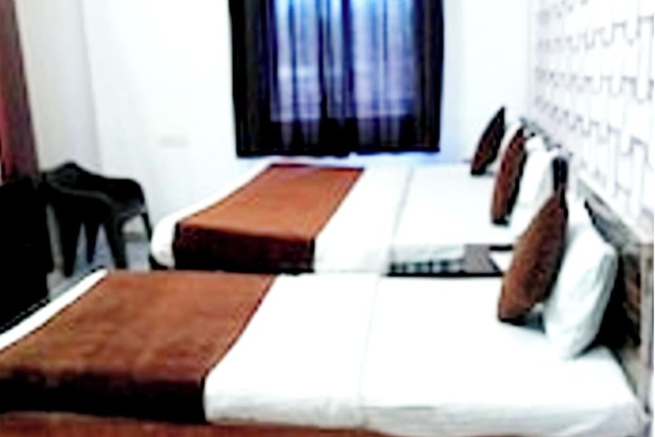 Room 4 of 11