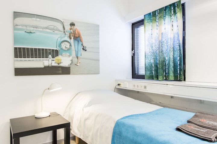 Room 4 of 33