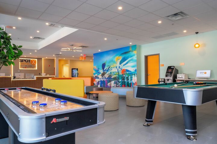 Lobby lounge