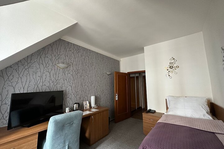 Room 14 of 38