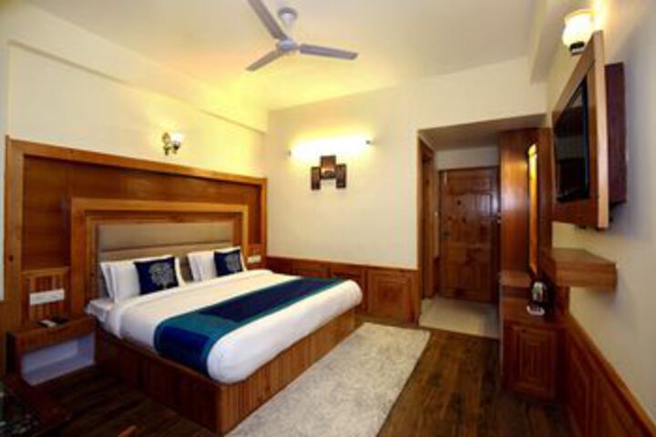 Room 4 of 25