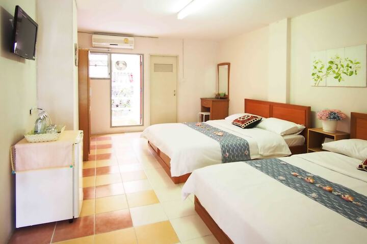 Room 16 of 38