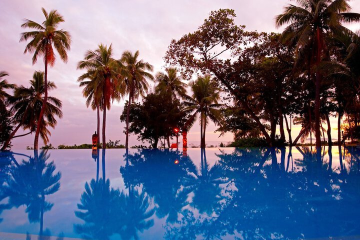 Hotel Pool