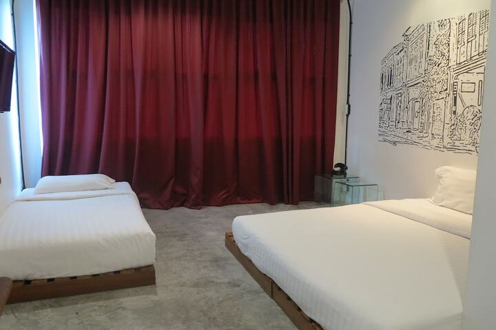 Room 17 of 37