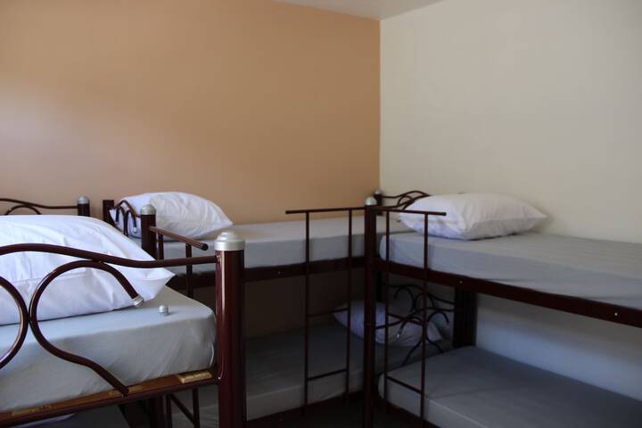 Room 7 of 76