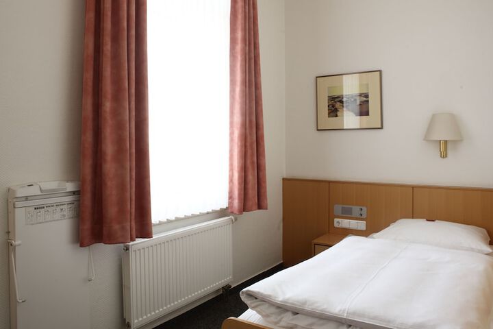 Room 11 of 49