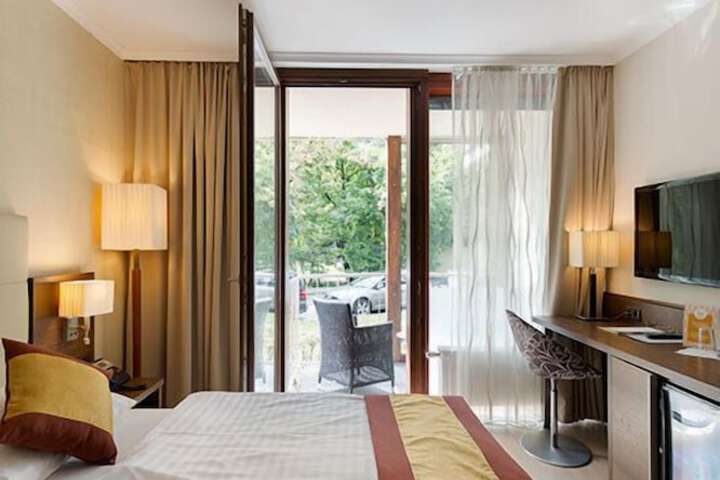 Room 27 of 59