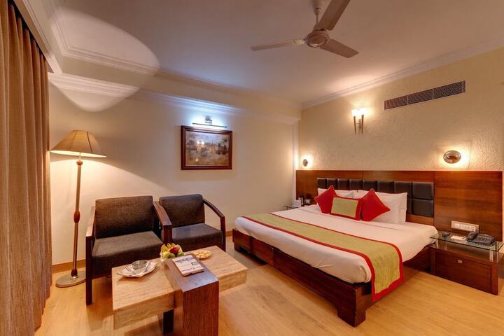 Room 4 of 39