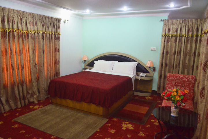 Room 2 of 10