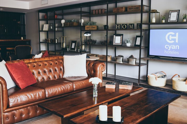 Lounge 66 of 74