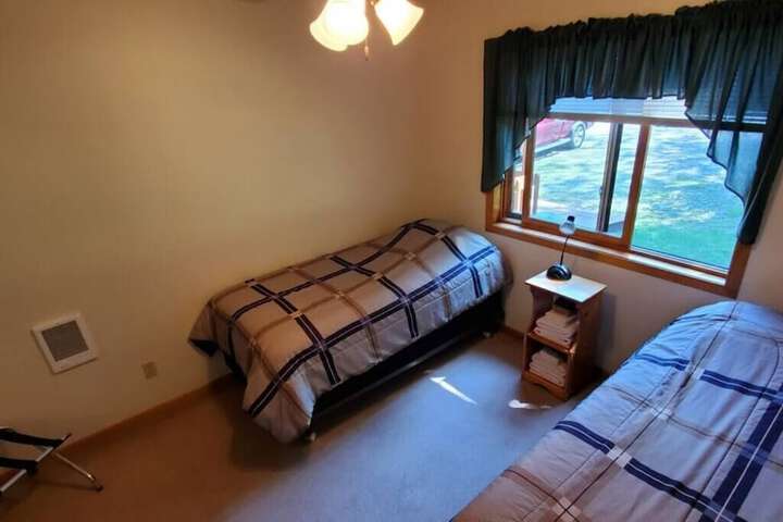 Room 35 of 195