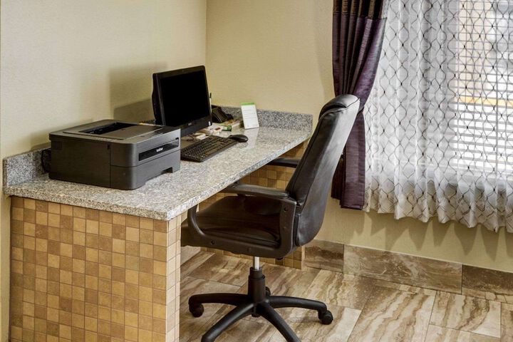 Business Center 62 of 68