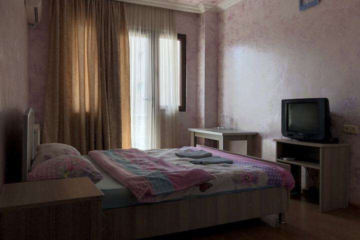 Room 10 of 32