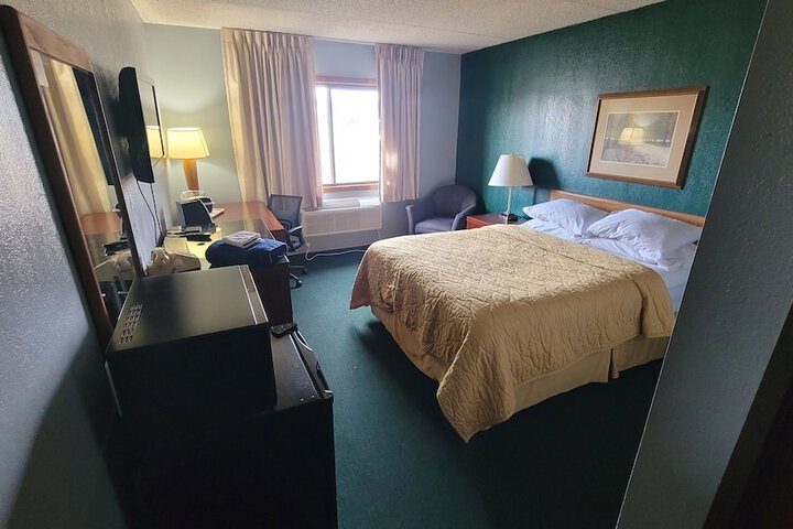 Room 11 of 33