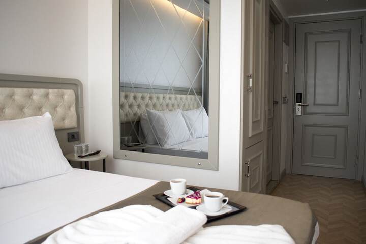 Room 10 of 42