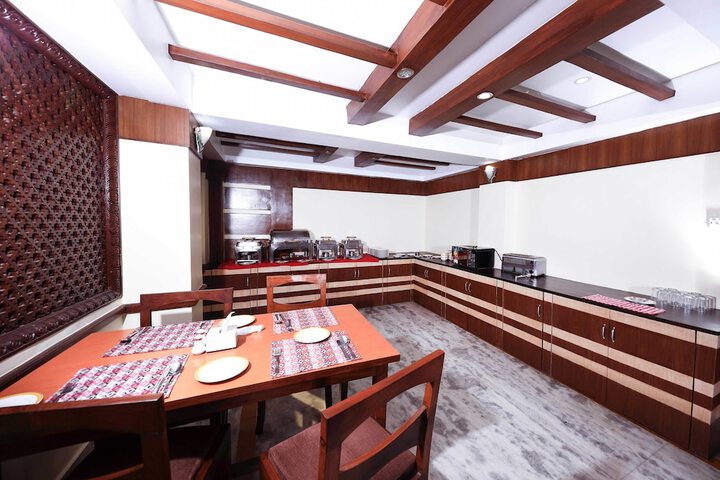 Dining 52 of 80