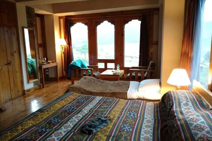 Room 4 of 25