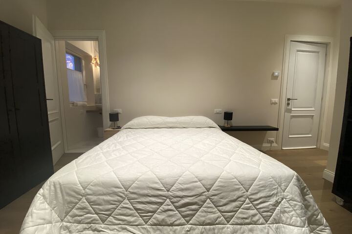 Room 4 of 93