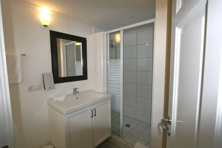 Room 7 of 25