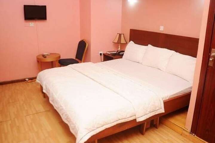 Room 6 of 20