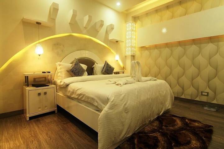 Room 10 of 63