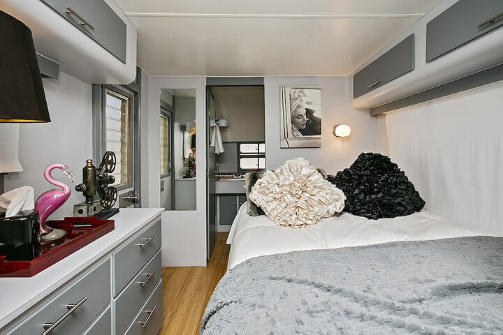 Room 32 of 185