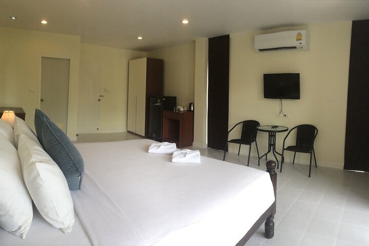 Room 8 of 33