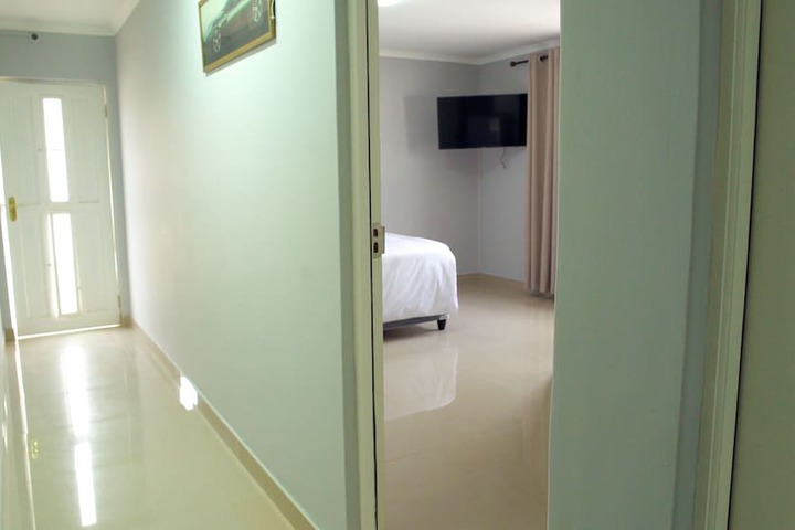 Ballroom/Hall 24 of 27