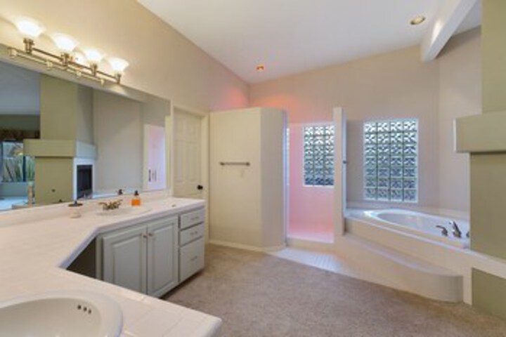 Room 2 of 31