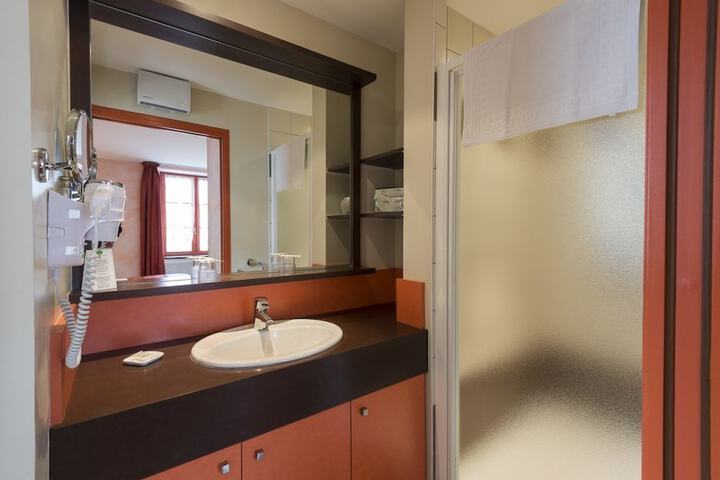 Room 41 of 65