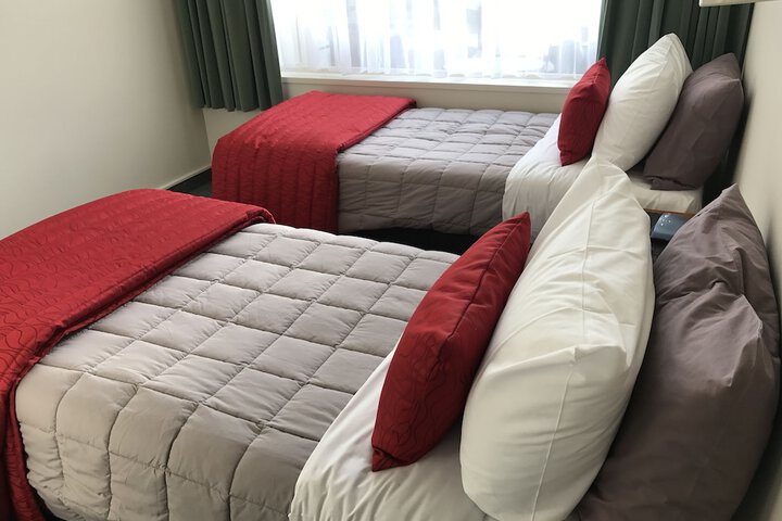 Room 12 of 100