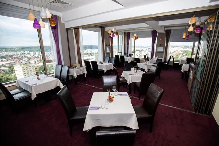 Dining 54 of 75