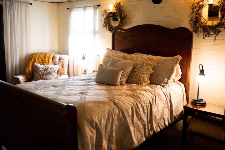 Room 5 of 230