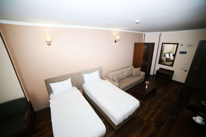 Room 49 of 104