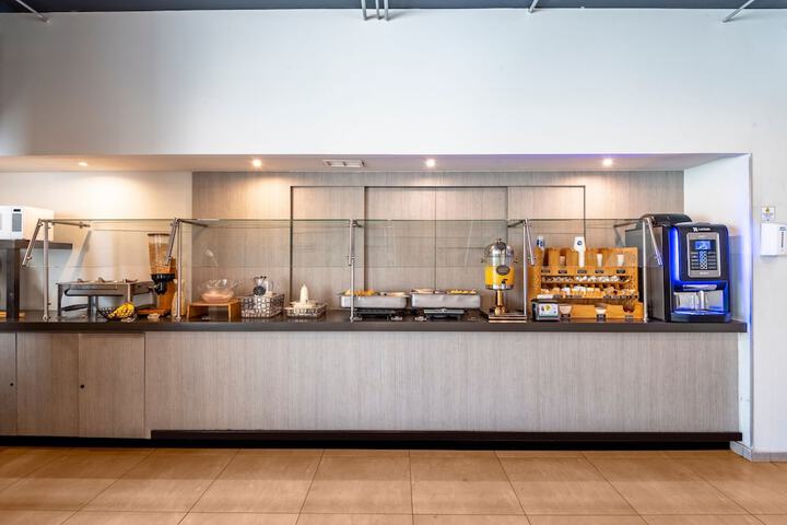 Breakfast/Coffee Service 21 of 48