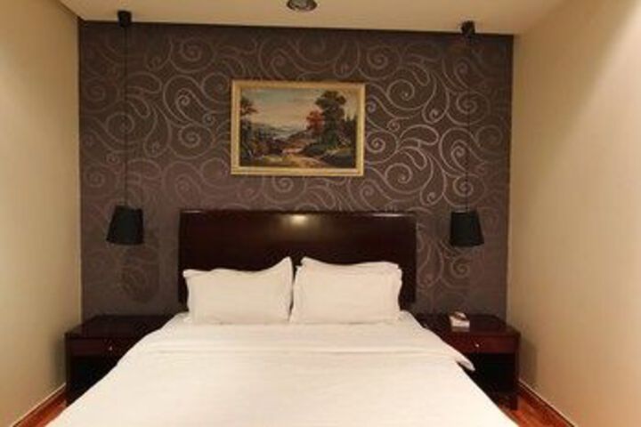Room 10 of 20