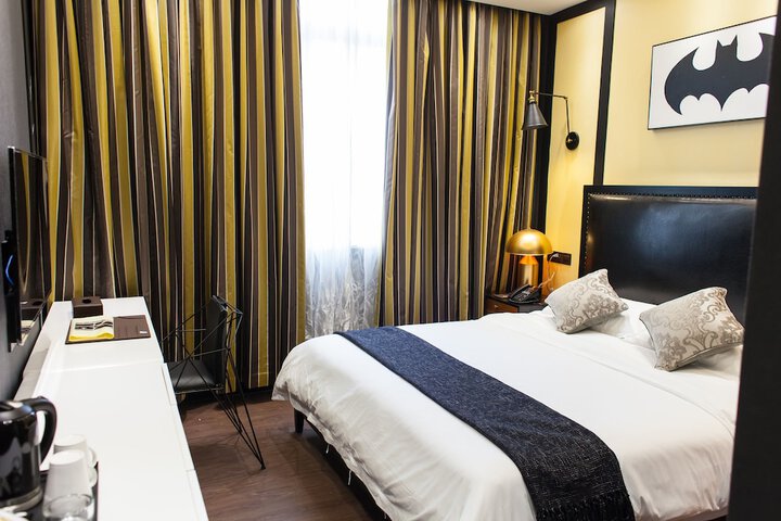 Room 8 of 11