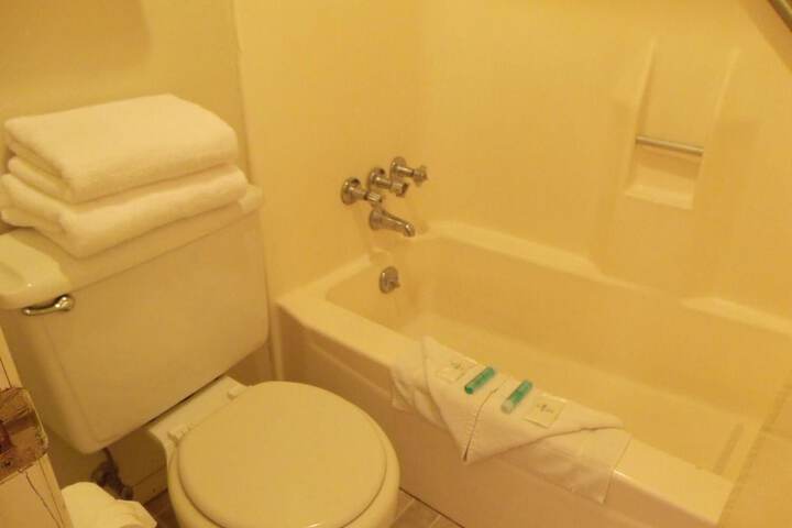 Room 12 of 25