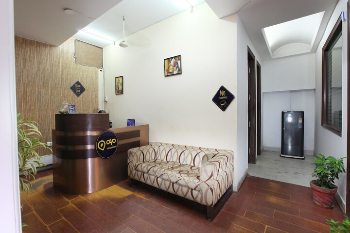OYO 2216 HOTEL LIVE INN