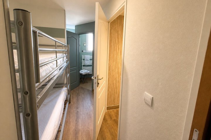 Room 25 of 62