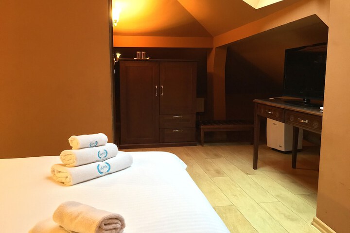 Room 27 of 81