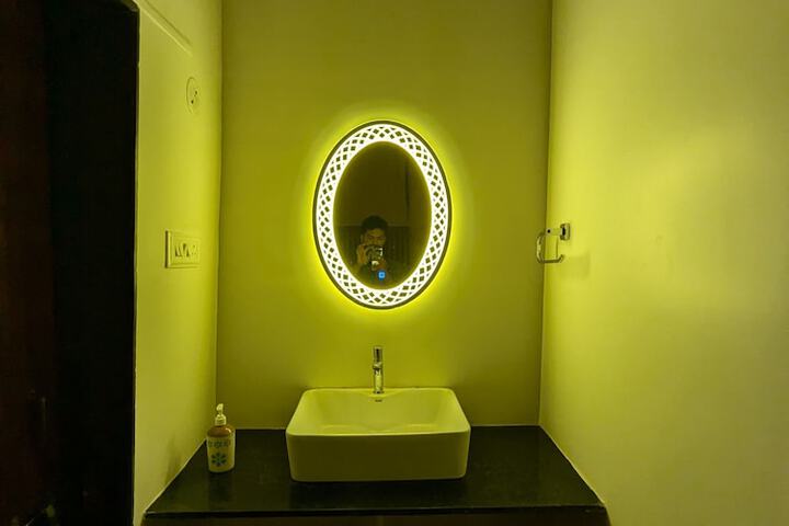 Room 19 of 38