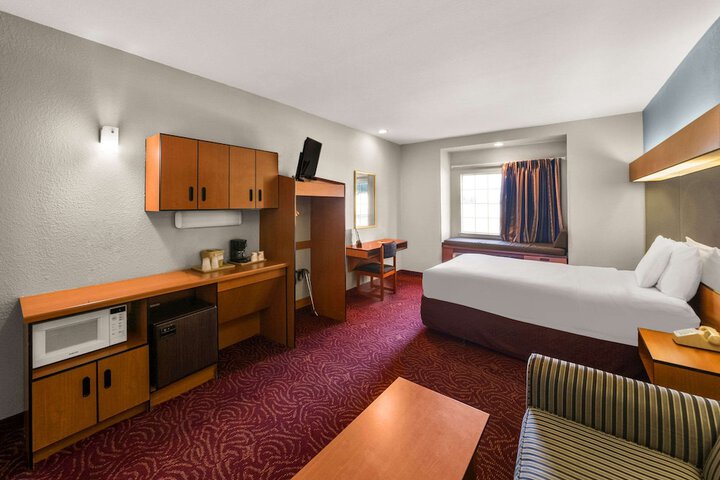 Suite Queen Bed (5 of 5)