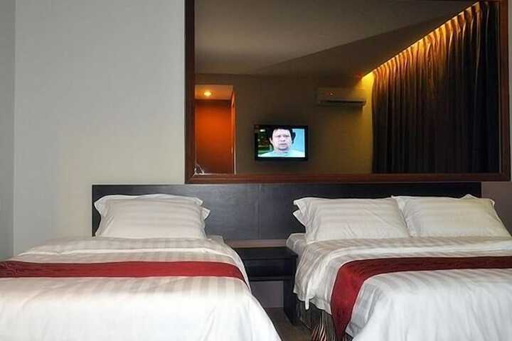 Room 4 of 12