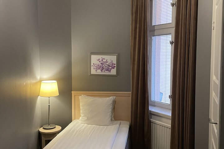 Room 21 of 144