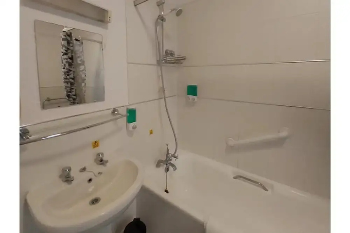 Room 7 of 10
