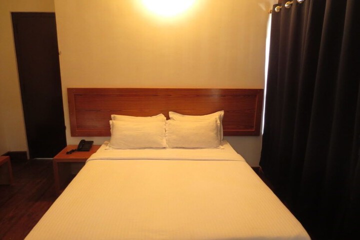 Room 6 of 17