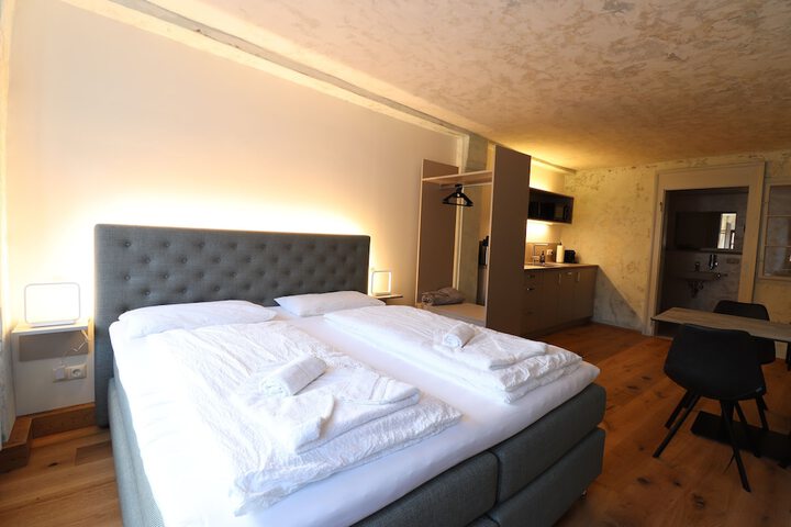 Room 52 of 102