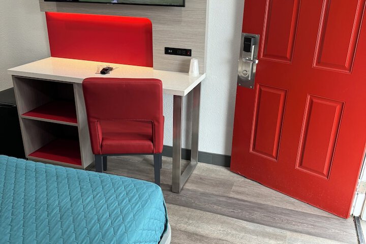 1 Queen Bed (44 of 44)
